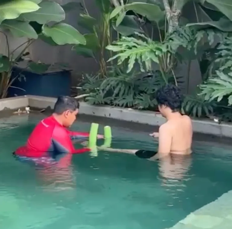 Hydrotherapy session